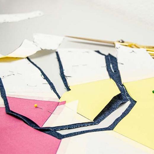 Schnittteile auf Stoff