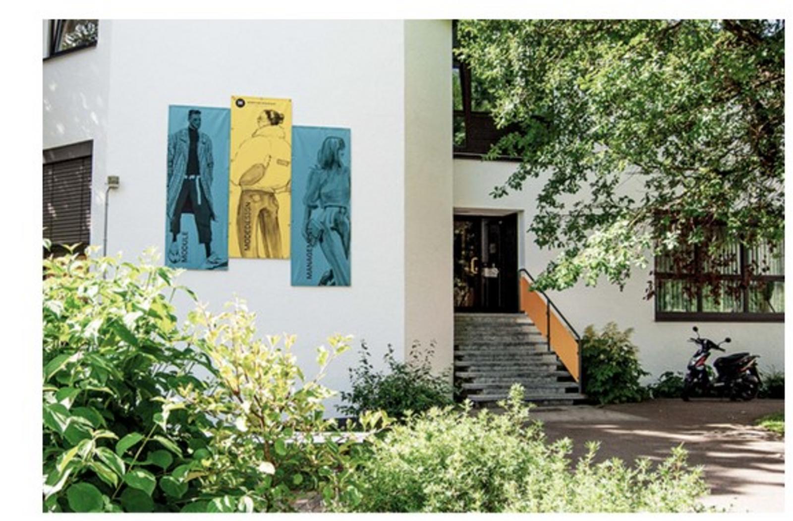 Schulgebäude in der Au heute